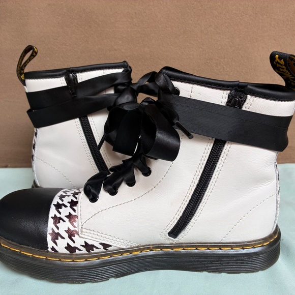 PREPPY meets PUNK: Custom Houndstooth Dr. Martens - Picture 5 of 8